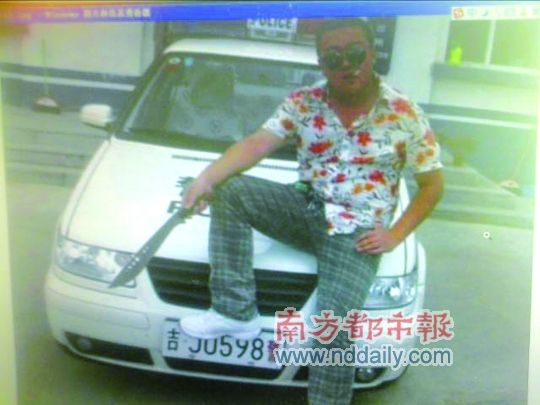 就是轉(zhuǎn)發(fā)了這張圖片，為顧遼遠招來了拘留風波。圖片來自相關網(wǎng)帖的百度快照