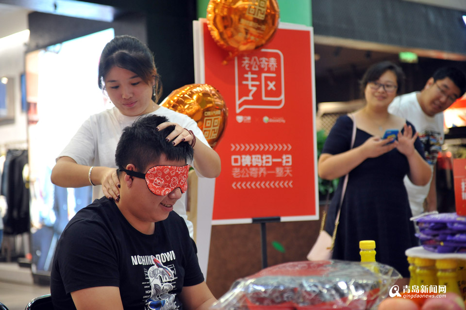 厲害了!逛街可寄養老公 掃碼免費照顧2小時