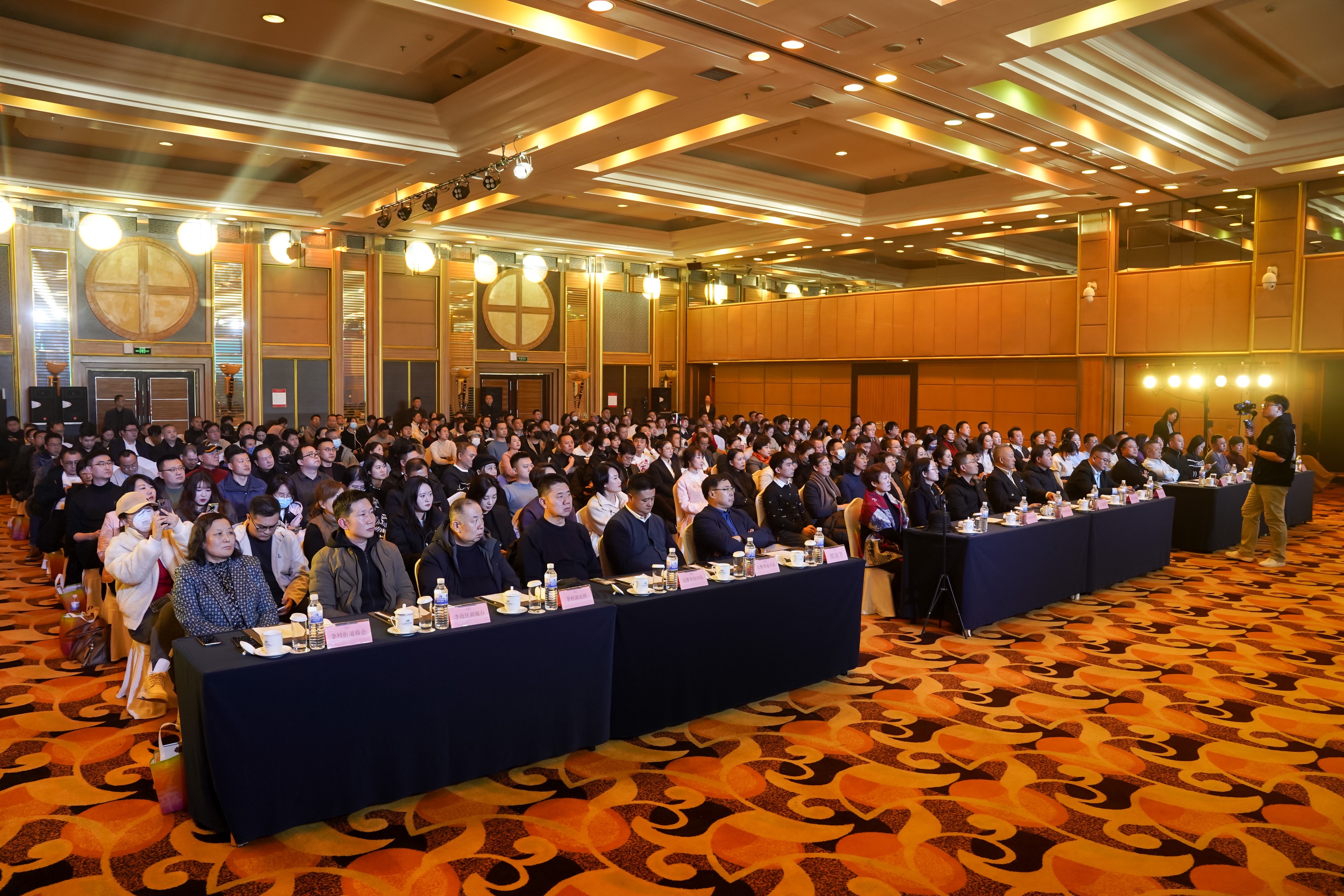 眾多政、商、媒體賓朋齊聚一堂，共同見證此次盛會(huì) (3).jpg