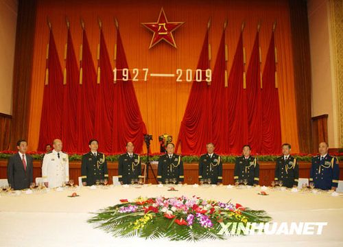 7月31日，中華人民共和國國防部在北京人民大會堂舉行盛大招待會，熱烈慶祝中國人民解放軍建軍82周年。新華社記者王建民攝
