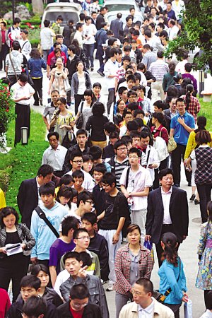 江蘇萬(wàn)人考幼兒男老師 激烈程度超公務(wù)員(圖)