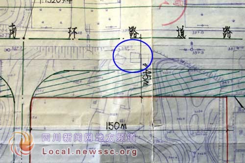 藍色標注處為“官田茶飲莊”，位于貢井開發區規劃綠地和省道綠化帶內，正擋匯東起重機廠大門。