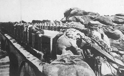 1937年7月7日，日軍進攻盧溝橋。