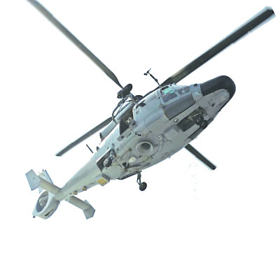 我海軍護航編隊進行直升機滑降訓練。