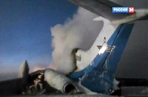 俄一架圖-154飛機發動機起火爆炸致3死50余傷