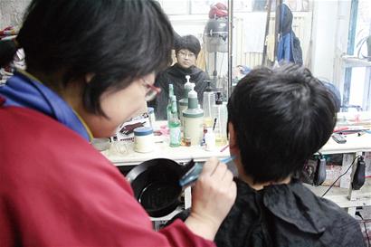 青島男子染發致全身刺癢休克 全身紅斑憋氣險丟命