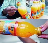 可口可樂飲料內現黑雜質 被指供次品欺負小超市