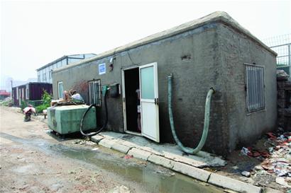 青島市場蝦兵蟹將全靠海井水養活 7元能買500斤海水