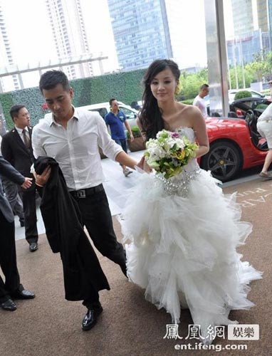 陳龍承諾婚后財產全上交