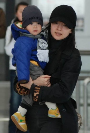 星二代賣萌黃磊女兒星味十足 盤點娛樂圈搞怪精靈