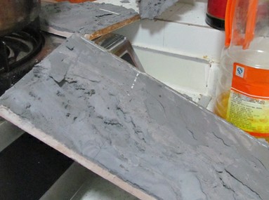 青島廉租房現質量問題 屋頂瓷磚脫落險砸主婦
