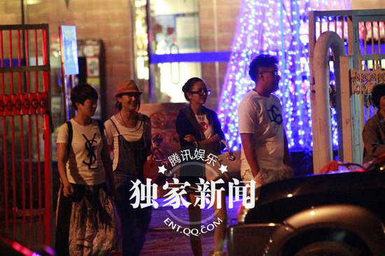 陳思成撇女友獨(dú)自會友 佟麗婭素顏?zhàn)兓竽槻堪l(fā)腫