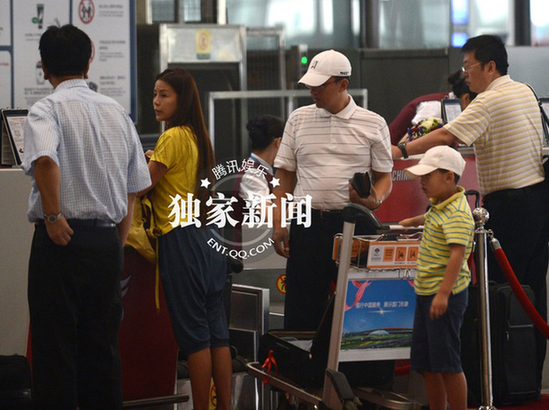 朱迅一家三口亮相兒子曝光 王志領導范十足
