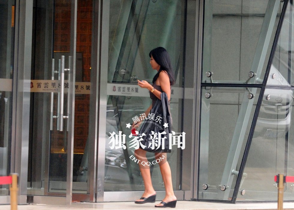 張咪豪放本色現身