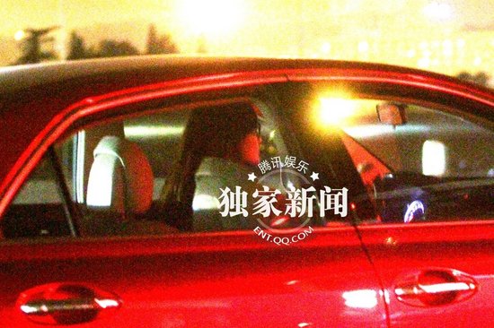 王學(xué)兵攜新歡小女友公開(kāi)秀甜蜜