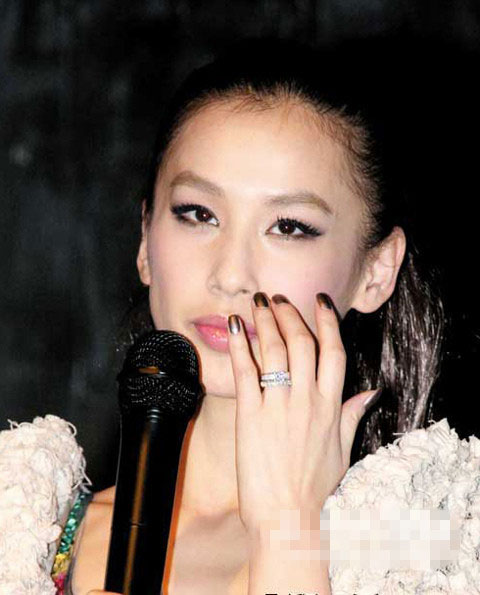 圖揭?jiàn)蕵?lè)圈里毫無(wú)市場(chǎng)的女藝人 扶都扶不上墻