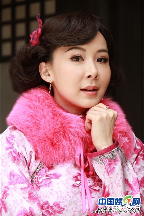 女星保養過度臉部僵硬似假人