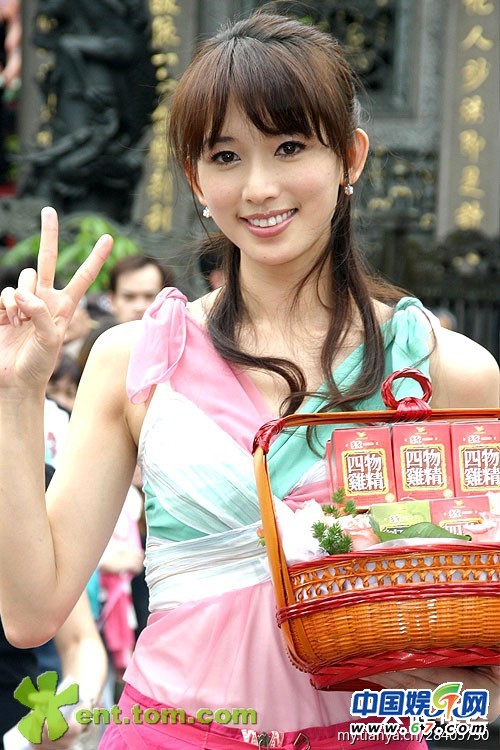 女星保養過度臉部僵硬似假人