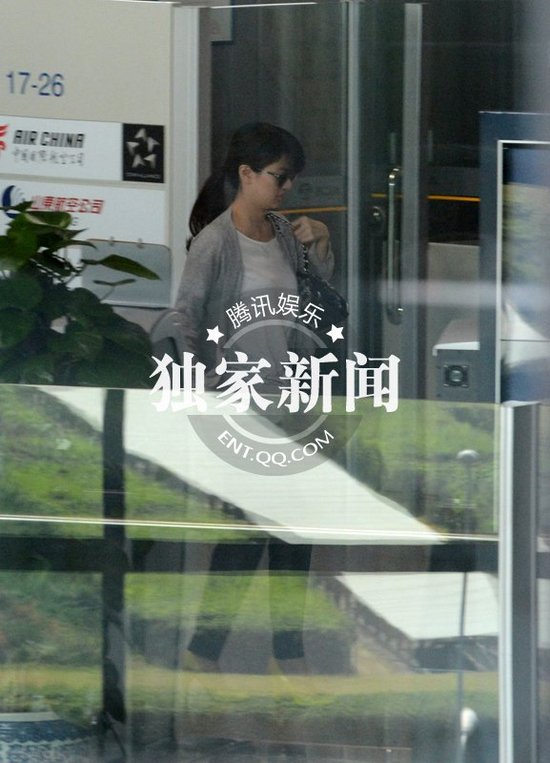 　隨著章子怡與撒貝寧戀情的曝光，小撒搭上了國(guó)際巨星，經(jīng)緯則也找到了自己的真愛(ài)。