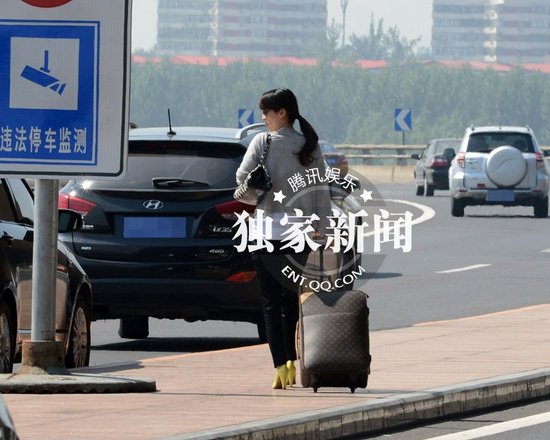 　隨著章子怡與撒貝寧戀情的曝光，小撒搭上了國際巨星，經(jīng)緯則也找到了自己的真愛。