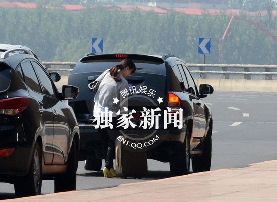 　隨著章子怡與撒貝寧戀情的曝光，小撒搭上了國際巨星，經緯則也找到了自己的真愛。