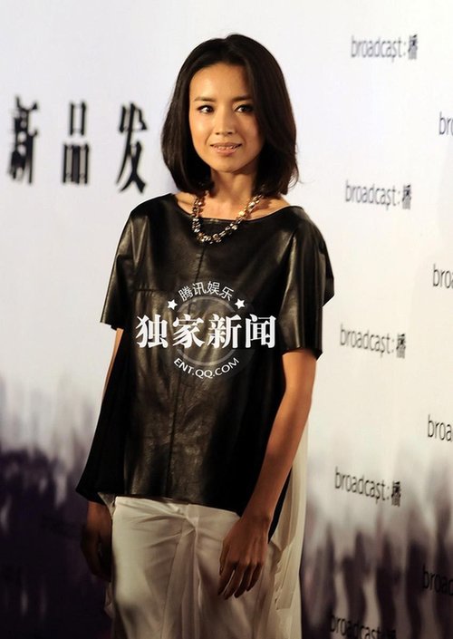 董潔現身哭泣談婚變 帶近20名黑衣保鏢護駕