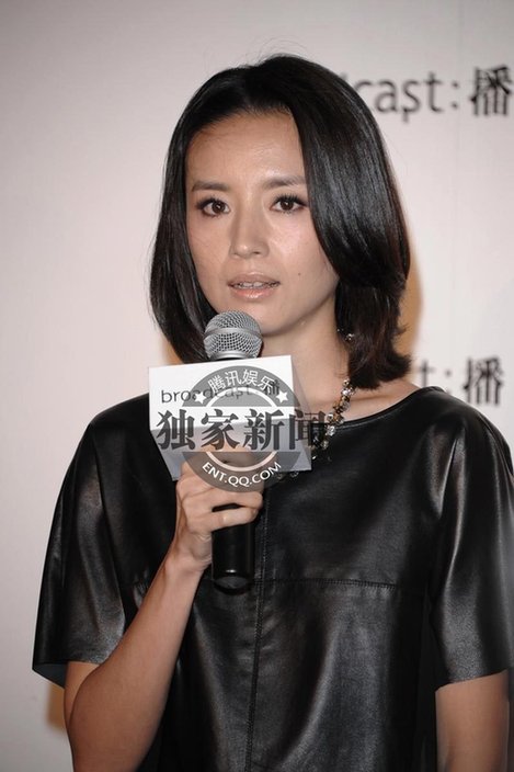 董潔現身哭泣談婚變 帶近20名黑衣保鏢護駕