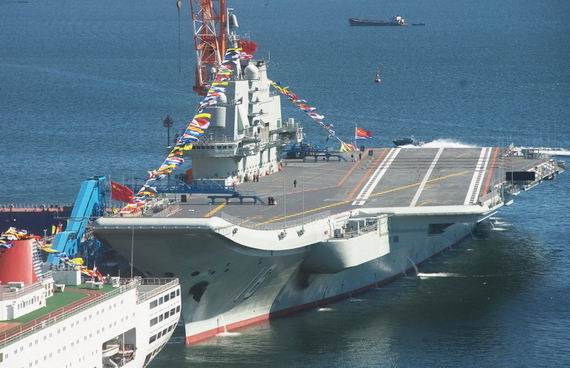 解放軍新建航母上海某船廠現身 外形巨大