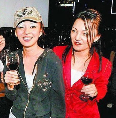 圖揭明星與父母的關系 吳秀波母親被送養老院難見兒子