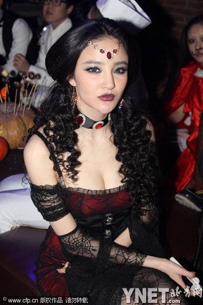 萬圣節派對群魔亂舞 劉雨欣秀豪乳藍燕搔首弄姿