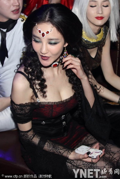 萬圣節派對群魔亂舞 劉雨欣秀豪乳藍燕搔首弄姿