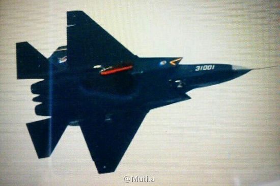 資料圖：殲-31型機是一種單座、雙發(fā)、雙垂尾的常規(guī)布局飛機。