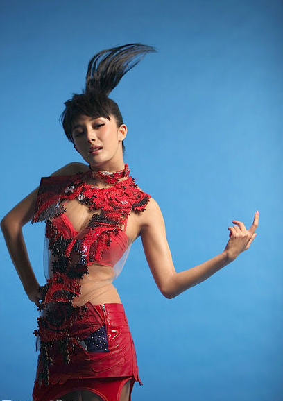 偏愛透視的女星 內衣乍隱乍現