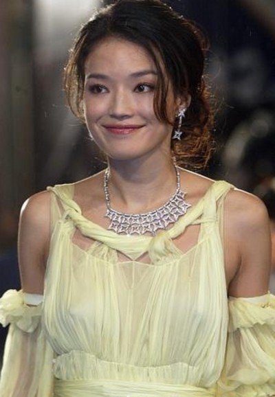 偏愛透視的女星 內衣乍隱乍現