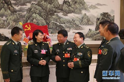 （十八大）出席十八大的解放軍和武警代表陸續抵京