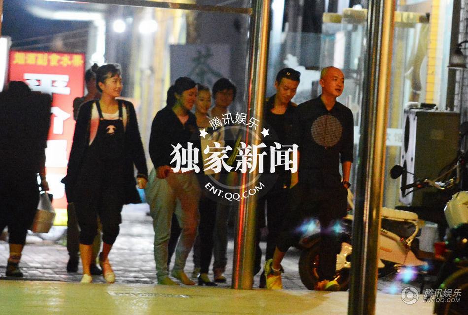 葉璇不拘小節 與男性友人飯店用餐親密異常