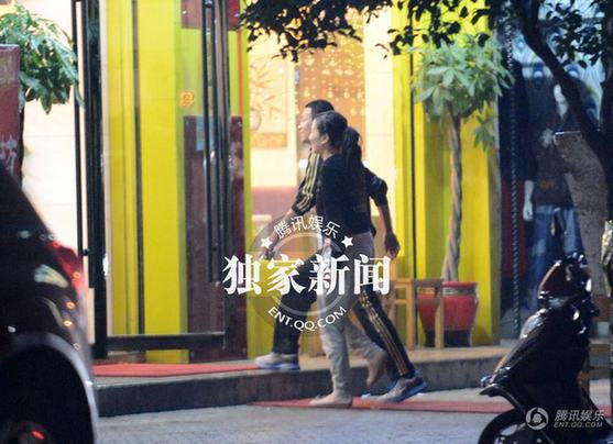 葉璇不拘小節 與男性友人飯店用餐親密異常