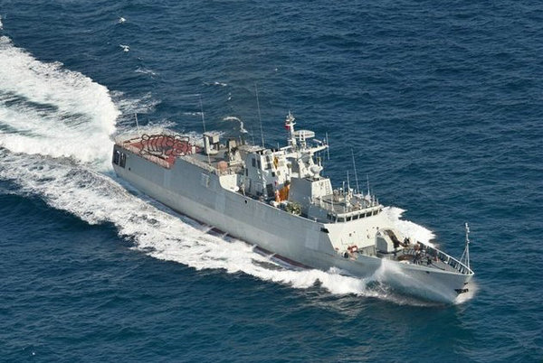 原文配圖：國產(chǎn)新型護衛(wèi)艦正在海上進行航行測試。