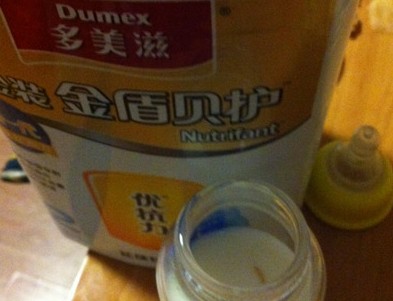 多美滋奶粉現蟲子 青島11個月大嬰兒飲后腹瀉