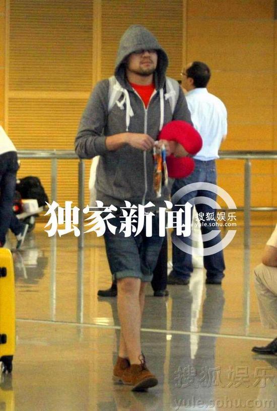 好聲音學員走穴忙 李代沫抱枕賣萌丁丁名牌傍身
