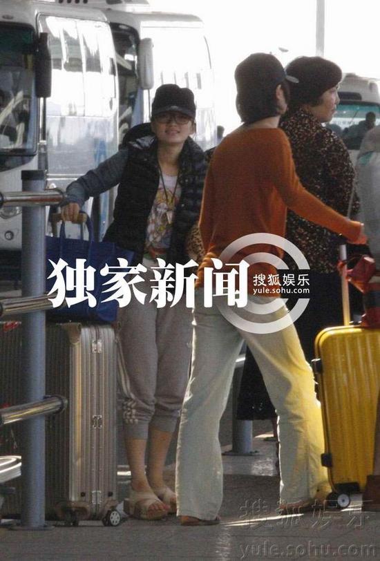 好聲音學員走穴忙 李代沫抱枕賣萌丁丁名牌傍身