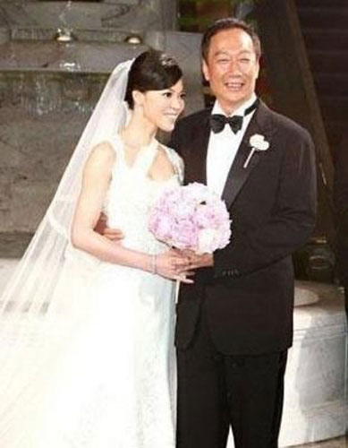 44歲邱淑貞懷男胎旺夫 身價(jià)25億成最有錢人妻