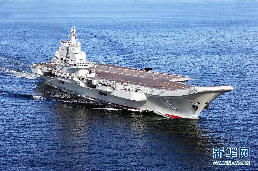 （軍事）（2）我航空母艦順利進行殲—15飛機起降飛行訓(xùn)練