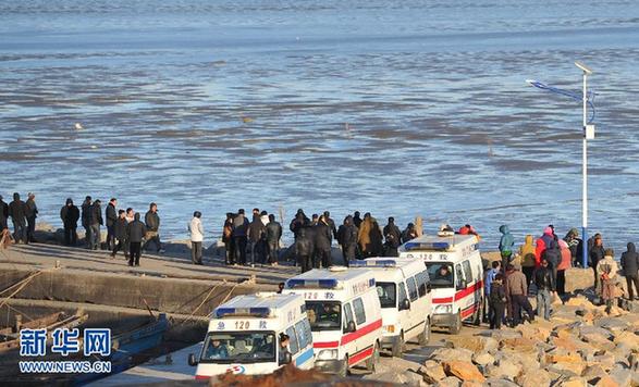 #（突發事件）（1）大連一漁船翻船沉沒 1人獲救16人失蹤