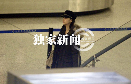 Angelababy素顏現身機場清秀似娃娃 復工鉑金包傍身