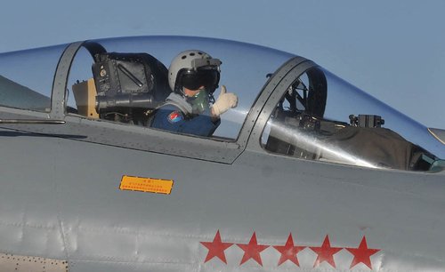 我空軍出動殲10殲11機群舉行最大規模空戰演練