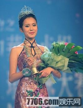 央視最帥實習主播胡悅鑫轉正 家庭背景女友遭曝光