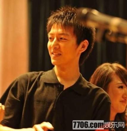 央視最帥實習主播胡悅鑫轉正 家庭背景女友遭曝光