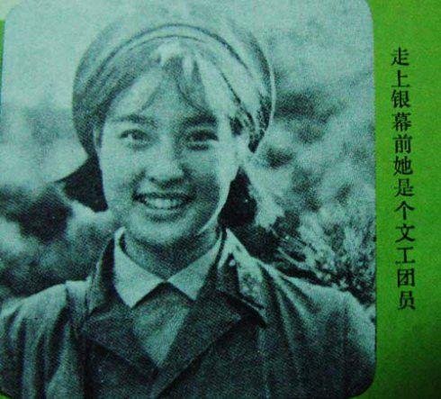 劉曉慶罕見(jiàn)青澀舊照曝光