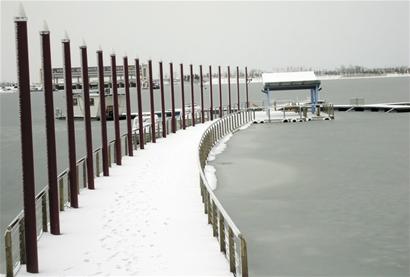 大雪封山驢友進(jìn)山玩走你